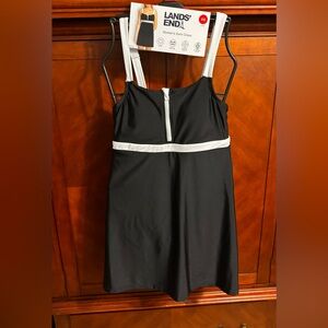 NWT lands end Black and White swim Dress size Xsmalll